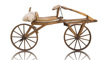 Baron Karl Von Drais dari Karlsruhe, Jerman pada 1817 menciptakan kendaraan roda dua yang dia namakan Velocipede. Dari sinilah asal nama Sepeda (Getty Images/iStockphoto)