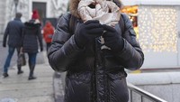 Pretzel ukuran besar ini siap dilahap Indra. Pria yang punya banyak mobil mewah ini tengah berlibur ke Vienna, Austria. Foto: Instagram indpriw