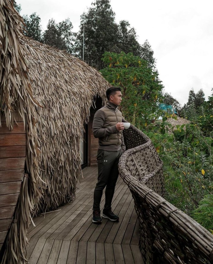 Indra Priawan Saat Menikmati Kopi di Santorini hingga Rwanda