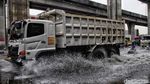 Jalan Yos Sudarso Jakut Tergenang Imbas Diguyur Hujan