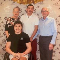 Saat saya berada di gym, saya merasa kuat, penuh tenaga, tetapi yang paling penting, bahagia. Gym adalah tempat menyenangkan bagi saya dan saya merasa orang meremehkan seberapa besar efek dari sebuah sesi gym, kata Jay. Foto: Instagram @jaymoir_