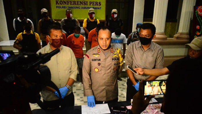 Kapolres Tanjung Jabung Barat, AKBP Guntur Saputro.
