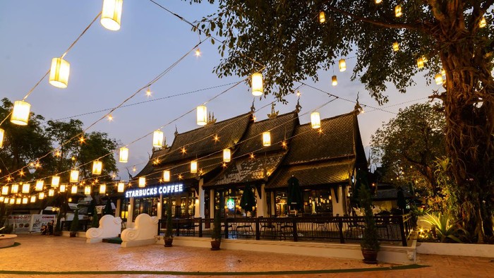 Chiang Mai, Thailand - December 28, 2015: Thailand Lanna style architecture Starbucks at Kad Farang Mall in chiangmai, Northern Thailand's coffee culture