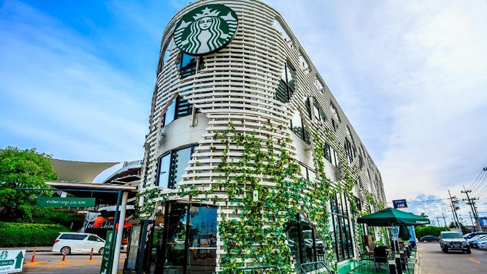Samut Sakhon , Thailand - July 20, 2016 : Starbucks drive through shop beside road in local of Thailand. Starbucks is leader of premium coffee brand in Thailand, expand branches widely and rapidly.