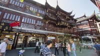 Kalau kedai Starbucks ini sudah bisa menebak kan di mana? Ya, ini ada di Shanghai, China. (Getty Images/Spondylolithesis)