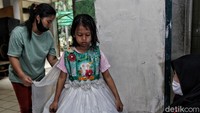 Upaya masyarakat untuk mengolah sampah plastik menjadi beragam produk bernilai jual tersebut tak hanya dapat bermanfaat untuk memutar roda ekonomi masyarakat di pinggiran ibu kota, tetapi juga meningkatkan kesadaran warga sekitar akan pentingnya menjaga lingkungan.