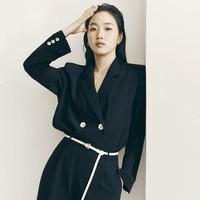 Kim Go Eun mengawali debut aktingnya dengan membintangi film erotis A Muse. Sang aktris pun tampil tanpa sehelai busana saat dipasangkan dengan Kim Mu Yeol. Foto: Instagram @ggonekim