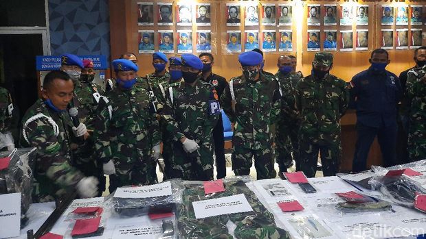 Komandan Pusat Polisi Militer (Danpuspom) Mayjen TNI Eddy Rate Muis mengumumkan hasil investigasi (Yogi Ernes/detikcom)