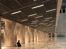 Foto Masjid Istiqlal Makin Indah dengan Teknologi Lampu Baru
