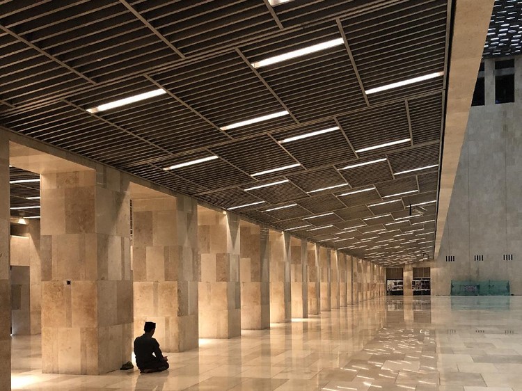 Masjid Istiqlal dengan Teknologi Lampu yang Baru buatan tim Pavilion 95