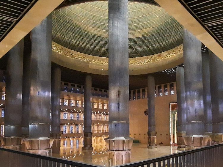 Foto Masjid Istiqlal Makin Indah dengan Teknologi Lampu Baru