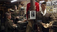 Museum Peringatan Perang Dunia II di Belgia, jadi salah satu tempat wisata yang menarik untuk dikunjungi saat plesiran ke negara tersebut. Tempat wisata yang memiliki nama The Remember Museum 39-45 tersebut diisi dengan berbagai benda-benda peninggalan Perang Dunia II, mulai dari kendaraan perang hingga barang-barang pribadi yang dikumpulkan dari para veteran PD II. AP Photo/Francisco Seco.
