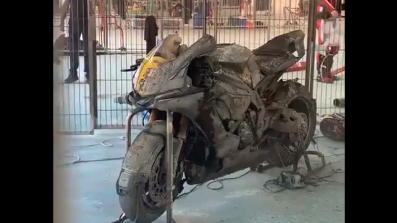 Moge Terbakar Dua moge hangus terbakar di sirkuit Catalunya