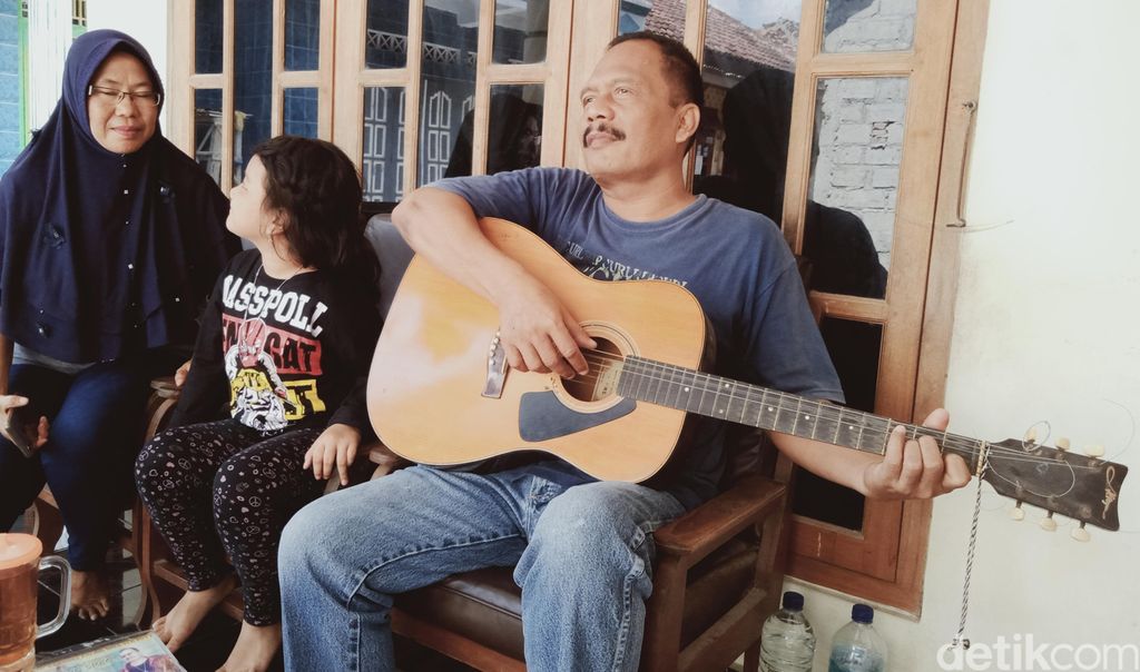 Musisi campursari Sarno Narto Hartono