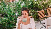 They said “good morning” i said “whats the wifi code?” kata Nikita Willy pada unggahan fotonya. Sap makan sarapan, Nikita tampil sederhana namun tetap segar dan cantik. Foto: instagram @nikitawillyofficial94