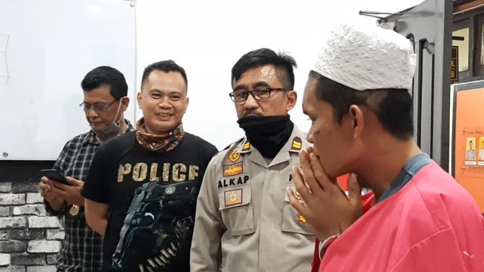 Pelaku saat diamankan di Mapolsek Ilir Timur I