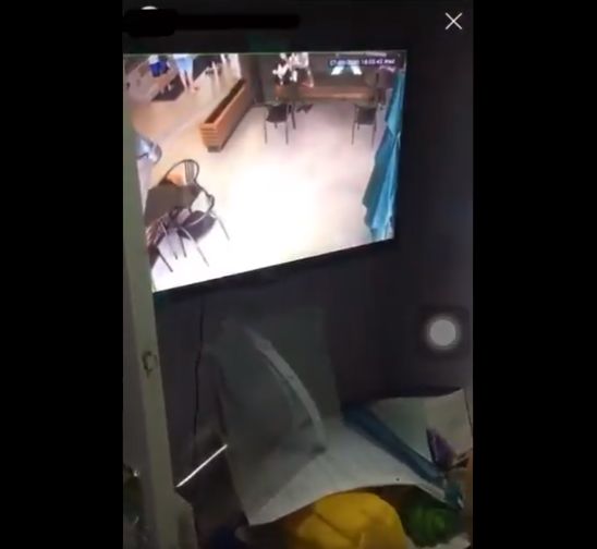 Pelecehan di kafe dengan mengintip CCTV
