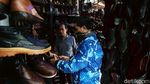 Pemburu Sepatu Hilang, Pasar Taman Puring Sepi Pembeli