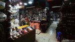 Pemburu Sepatu Hilang, Pasar Taman Puring Sepi Pembeli