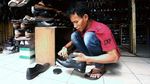 Pemburu Sepatu Hilang, Pasar Taman Puring Sepi Pembeli