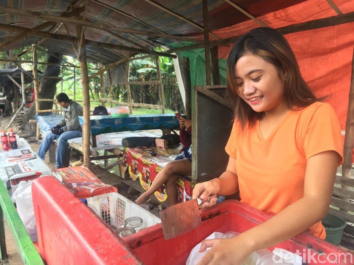 Penghasilan Penjual Es Tebu  Cantik di Mojokerto Bikin 