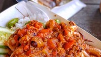 Populer di Instagram, Nasi Pedas & Oseng Juragan yang ada di BSD terkenal dengan racikan cumi oseng mercon dengan nasi pedasnya yang mantap banget. Foto: Instagram Snap Food Journey