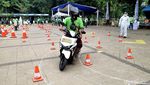 Asiiik! Penggali Makam Dapat SIM Gratis di HUT Polri