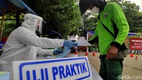 Sama seperti pada umumnya, petugas penggali makam juga harus menjalani rangkaian tes pembuatan SIM.