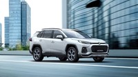 SUV Hybrid ini memiliki kapasitas jarak tempuh 75 kilometer menggunakan energi listrik saja. Sisa bahan bakar fosil yang dihembuskan melalui dapur pacu dikatakan hanya 22 g/km dengan pengukur standar WLTP. Foto: motor1