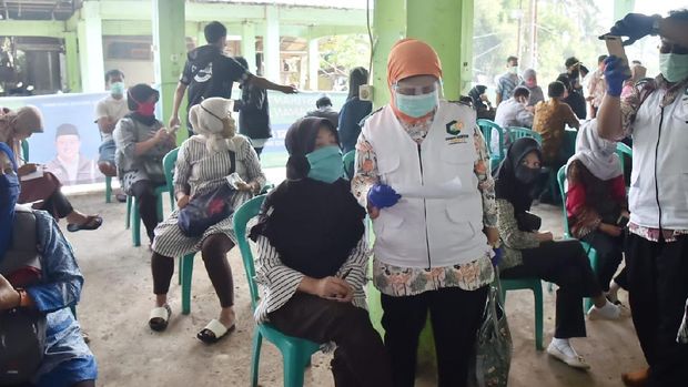 Swab Test Pedagang Pasar Cisarua, ilustrasi tes swab, test swab, ilustrasi virus corona, ilustrasi tes corona