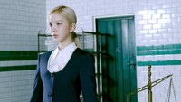 Di semua foto, para member menampilkan ekspresi kosong. Eunha tampak bak manekin di foto ini. (Foto: dok. SOURCEMUSIC)