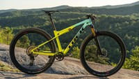 Sepeda merek Trek Procaliber 9.9 SL juga tidak main-main harganya. Sepeda ini dibanderol dengan harga Rp 125,7 juta. Uang sebanyak itu setara dengan harga mobil low cost green car (LCGC) seperti Daihatsu Sigra dengan tipe terendah 1.0 D MT seharga Rp 119,5 juta. pinkbike.com/Derek DiLuzio  