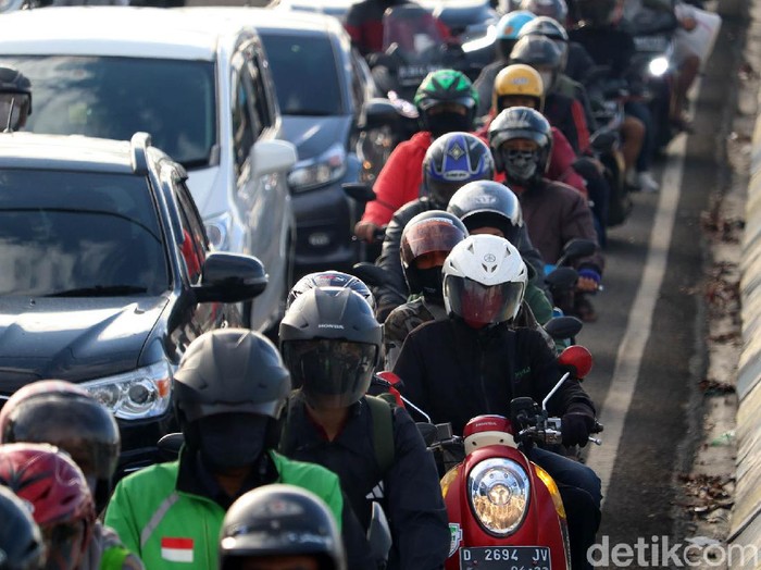 Rekayasa Lalin Jalan Jakarta Bandung, Polisi: Disisakan Space 1 kendaraan