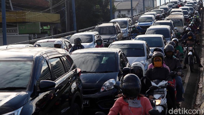 Ada Rekayasa Jalur, Jalan Jakarta Bandung Macet