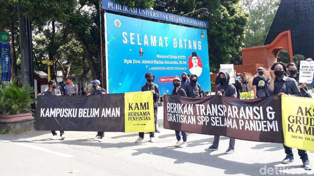 Aksi mahasiswa UNY tuntut pemotongan UKT, 3 Juli 2020