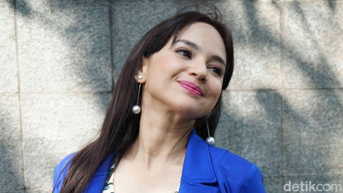 Angelica Simperler Angelica Simperler saat ditemui di kawasan Trans TV.