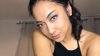 Anindita pun berujar jika dirinya hanya berteman saja dengan Rizky Febian saat ini, namun tak tahu bagaimana nantinya. Dok. Instagram/aninditahidayat