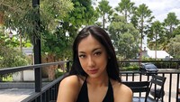 Selain masak-masak, Anindita juga hobi olahraga. Inilah alasan tubuhnya tetap langsing sang seksi. Saat masak pun Anindita selalu membeli bahan bakunya sendiri Foto: instagram @aninditahidayat
