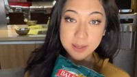 Berbagai masakan pernah ia buat, seperti momen seru saat masak pasta carbonara ini. Tangannya dengan luwes meracik bumbu hingga menjadi seporsi pasta lezat. Foto: instagram @aninditahidayat
