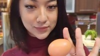  Lewat instagramnya @aninditahidayat, gadis berambut panjang ini sering membagikan momen seru saat kulineran. Anindita bahkan sering ngoprek dapur untuk masak hidangan lezat. Foto: instagram @aninditahidayat
