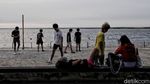 Asyiknya Menikmati Sore di Pantai Ancol