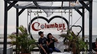 Bicara soal Pantai Ancol, pantai yang berada di utara Jakarta itu kini tengah jadi perbincangan dan polemik usai Gubernur DKI Jakarta Anies Baswedan menerbitkan izin reklamasi di kawasan Ancol tersebut.