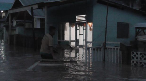 Banjir melanda permukiman di Kota Gorontalo, Jumat (3/7/2020).