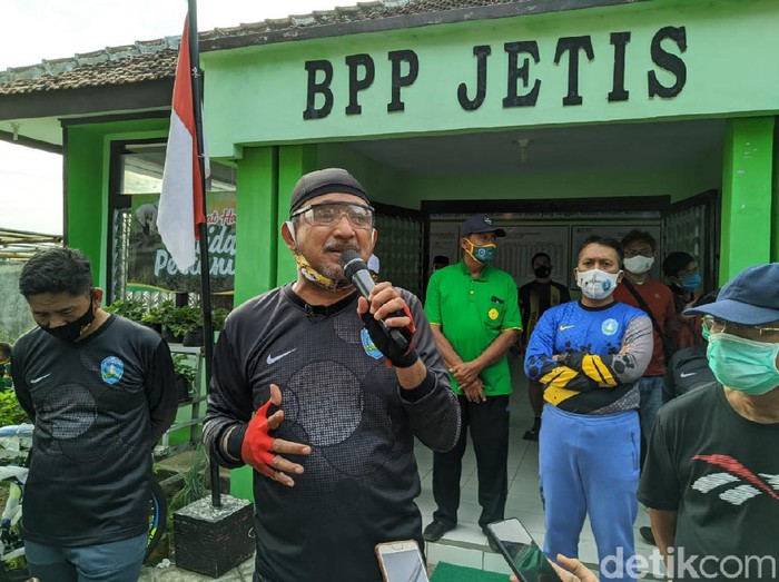 Bupati Ponorogo Ipong Muchlissoni