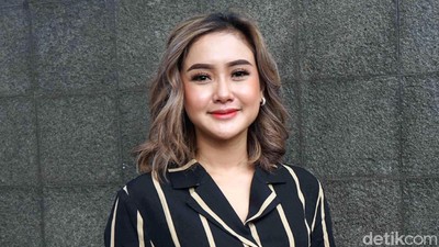 Ku Menangis! Cita Citata Batal Nikah dengan Kekasih Bule