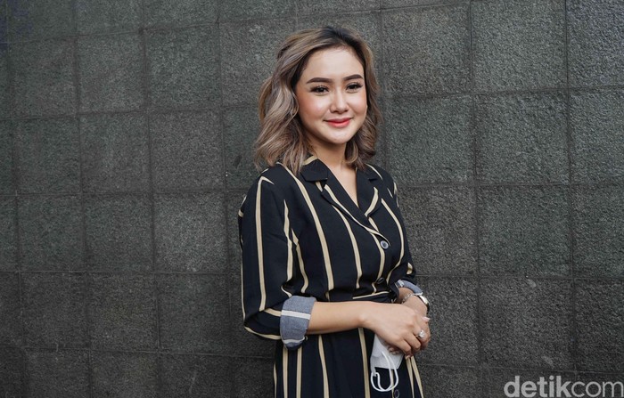 Cita Citata Cita Citata saat ditemui di kawasan Trans TV.