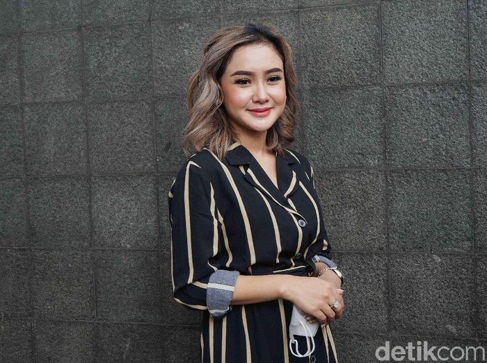 Cita Citata Cita Citata saat ditemui di kawasan Trans TV.