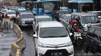 Kemacetan parah terjadi selama pengerjaan Underpass Senen berlangsung.
