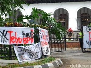 Tuntut Keringanan BPP, Mahasiswa Telkom University Geruduk Kantor YPT