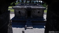 Oleh sebab itu, wisatawan diminta bersabar. Kita tunggu saja kapan komplek Candi Arjuna di Dieng kembali buka (Uje Hartono/detikcom)